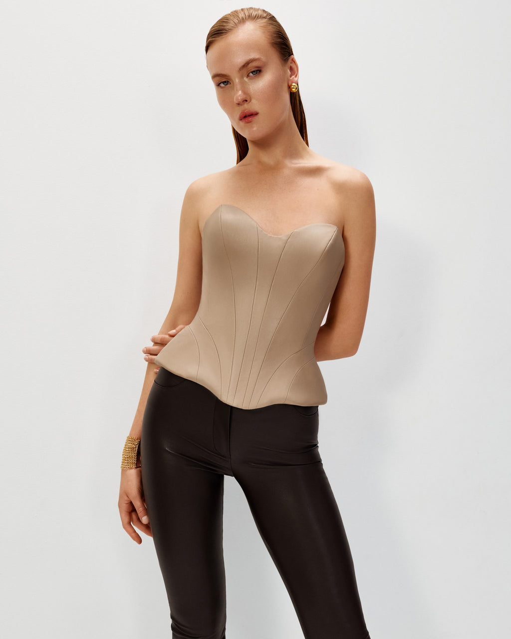 Штани вузького крою коричневого кольору